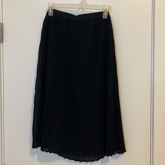 Black Pleated Skirt - Picture 5 of 5